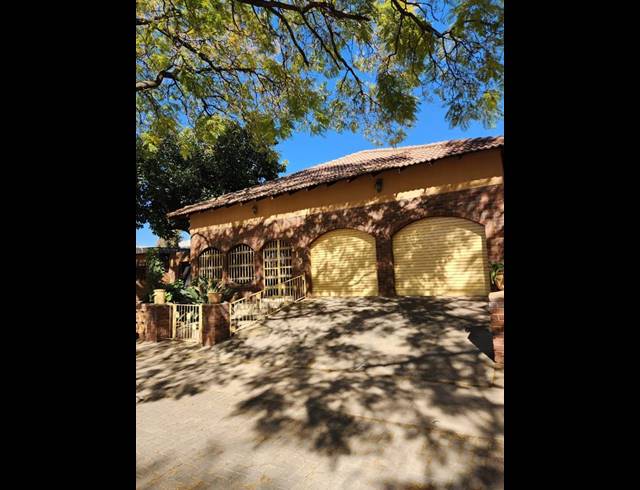 5 BEDROOM HOUSE FOR SALE IN LAUDIUM